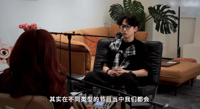 齐思钧是跳地联合制片人不少人发现，在参与录制工作的同时，齐思钧还担任了联合制片人