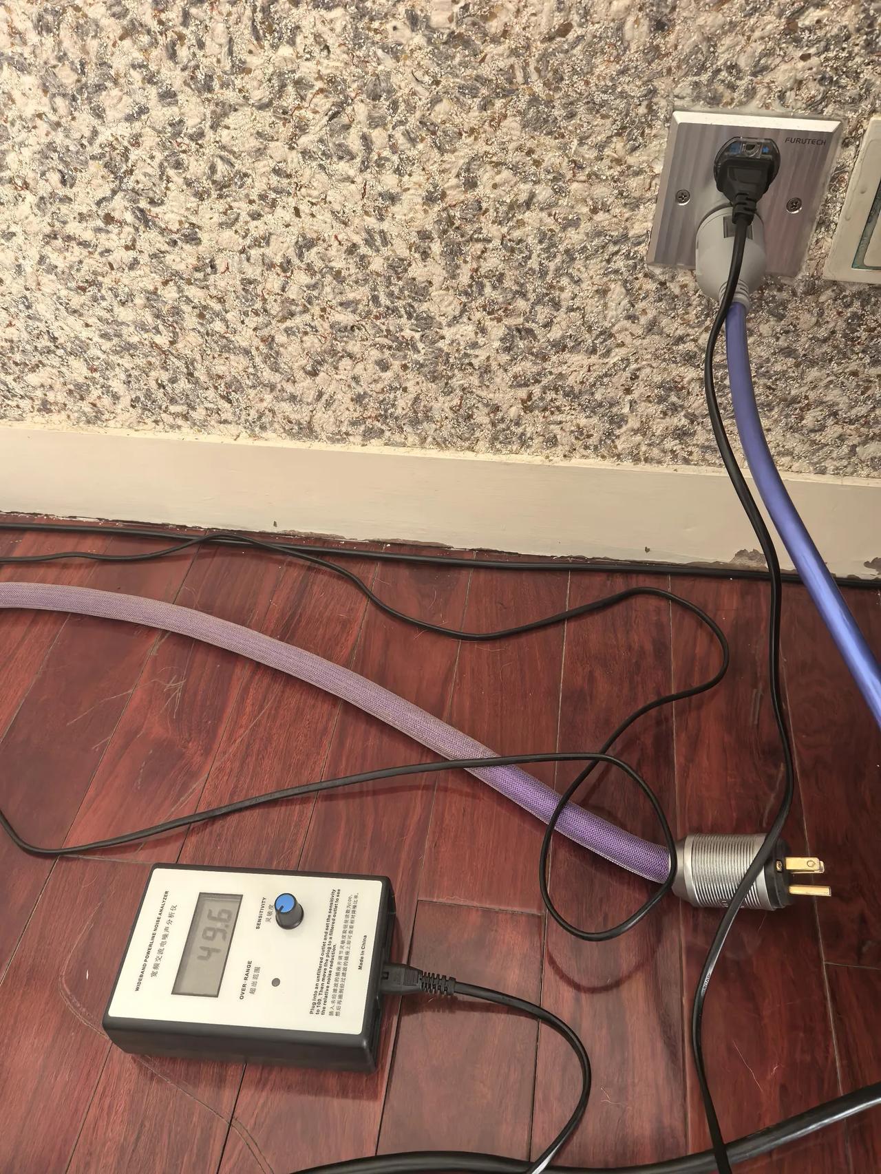用老虎鱼的交流电噪声测试仪，实测英国ISOTEK Sigmas电处的输出。图一是