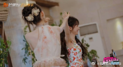 田曦薇跳肚皮舞姐姐妹妹抓娃娃当肚皮舞遇上田曦薇，画风瞬间从“性感”扭转为“可爱”