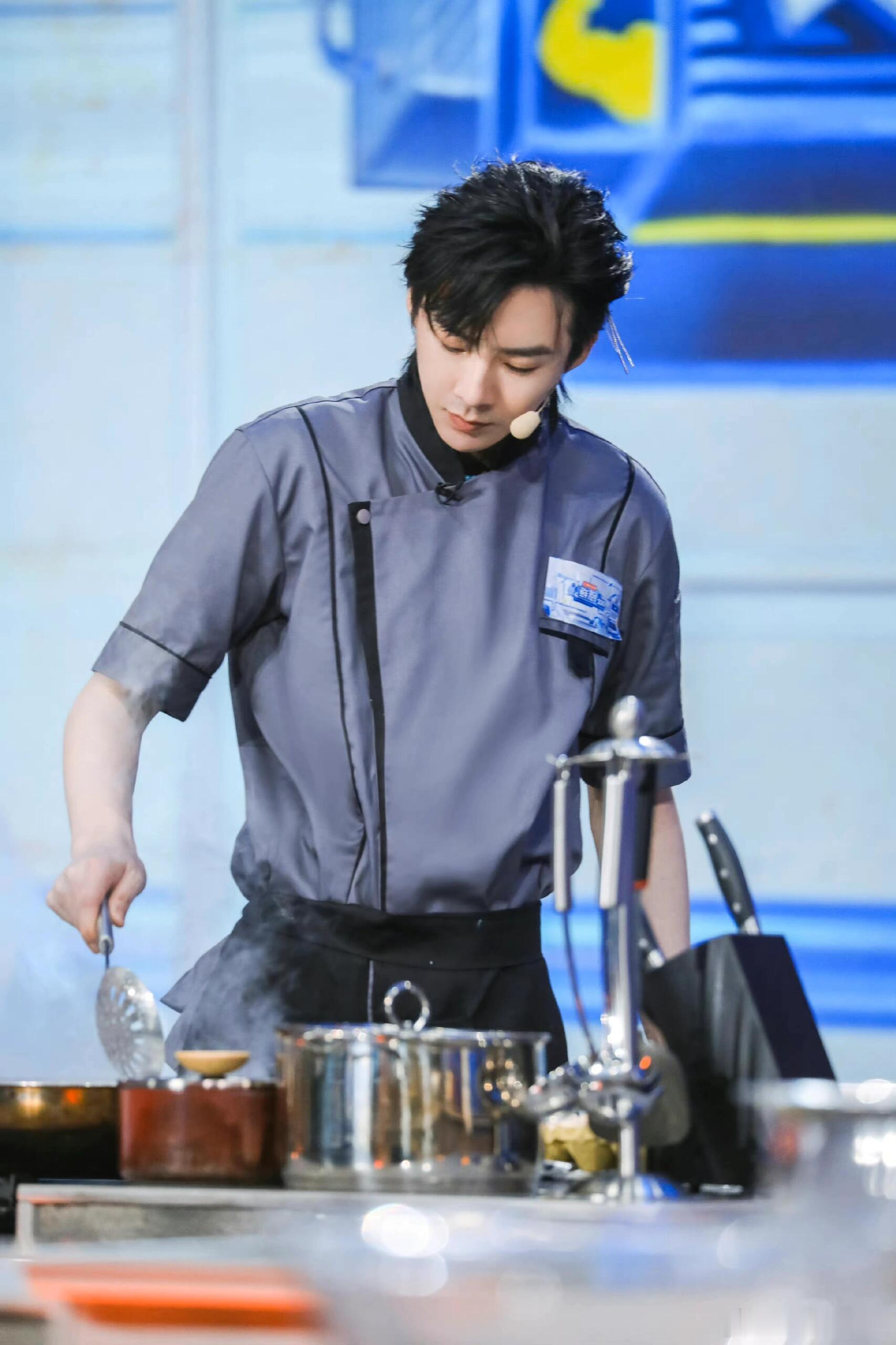 到底谁吃到了宁哥的炒饭谁不想吃刘宇宁做的炒饭啊～持证上岗、利落颠勺，专业度满满，