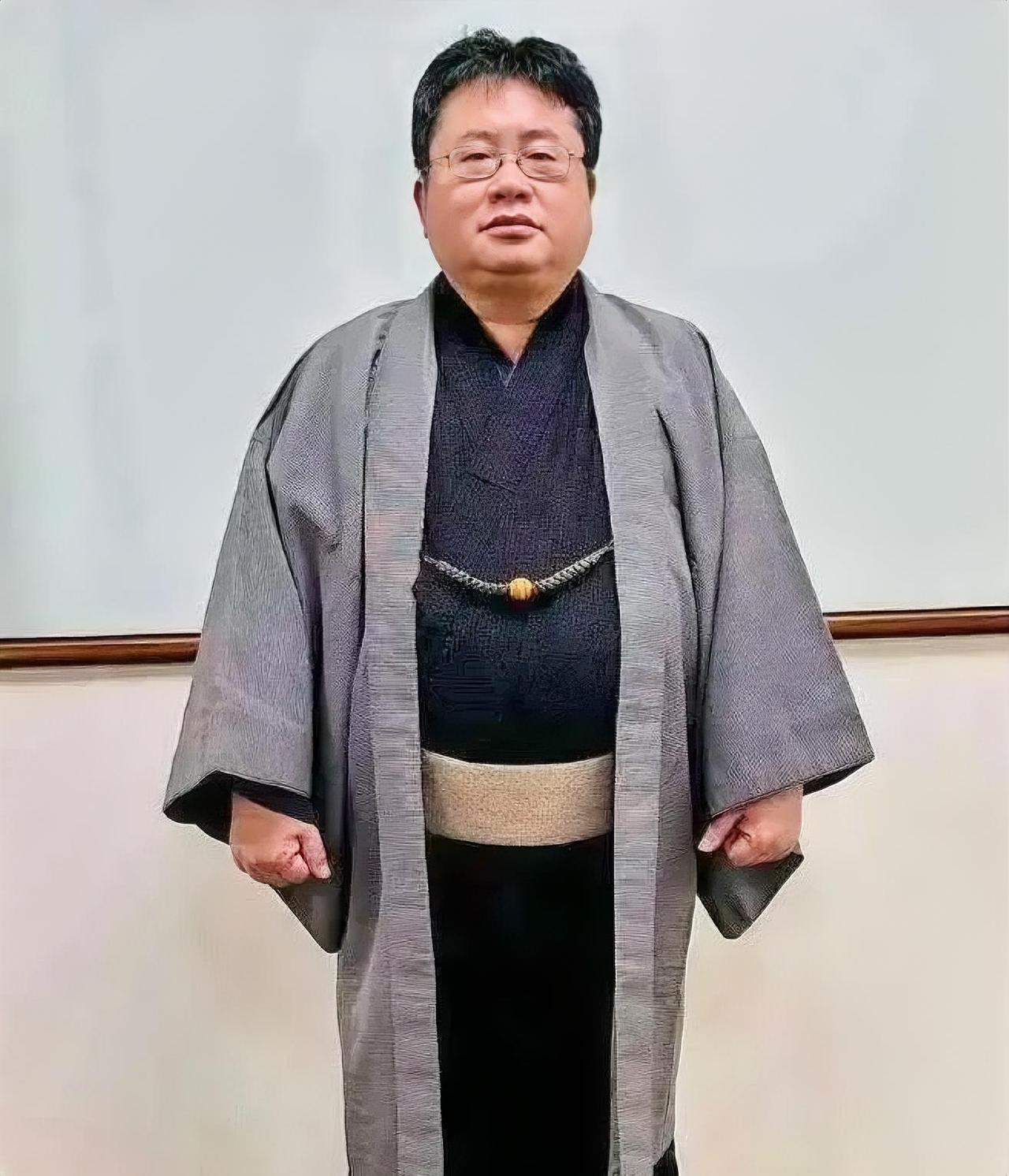 高市早苗疯狂反华，背后竟是两个中国败类在出谋划策？为高市早苗出谋划策的两个中国败