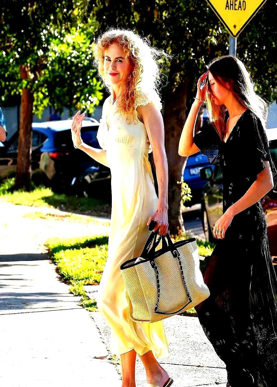 一年365天，妮可陪女儿306天，前夫只分到59天。
 
19年婚姻，纳什维尔法