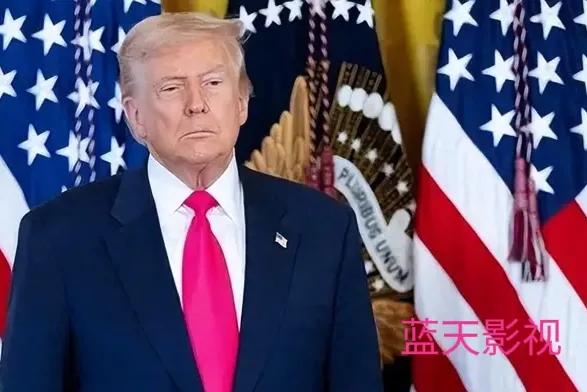 特朗普在国际事务里的表现那可是充满了争议。他执政的时候办事速度快得惊人，临近重返
