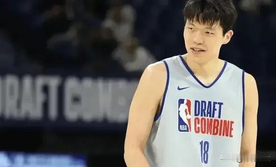 明天7月12日中午11点，杨瀚森就要迎来NBA夏季联赛首秀，对手还是实力超强的勇