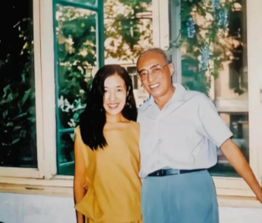 1986 年，65 岁的火箭专家杨南生娶了 29 岁的张严平，张严平的父母不同意