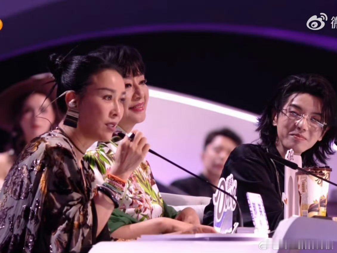 张卓尔挺帅气的，唱歌也还可以，就是咬字不清晰，那英也提出了这个问题，感觉还是太有