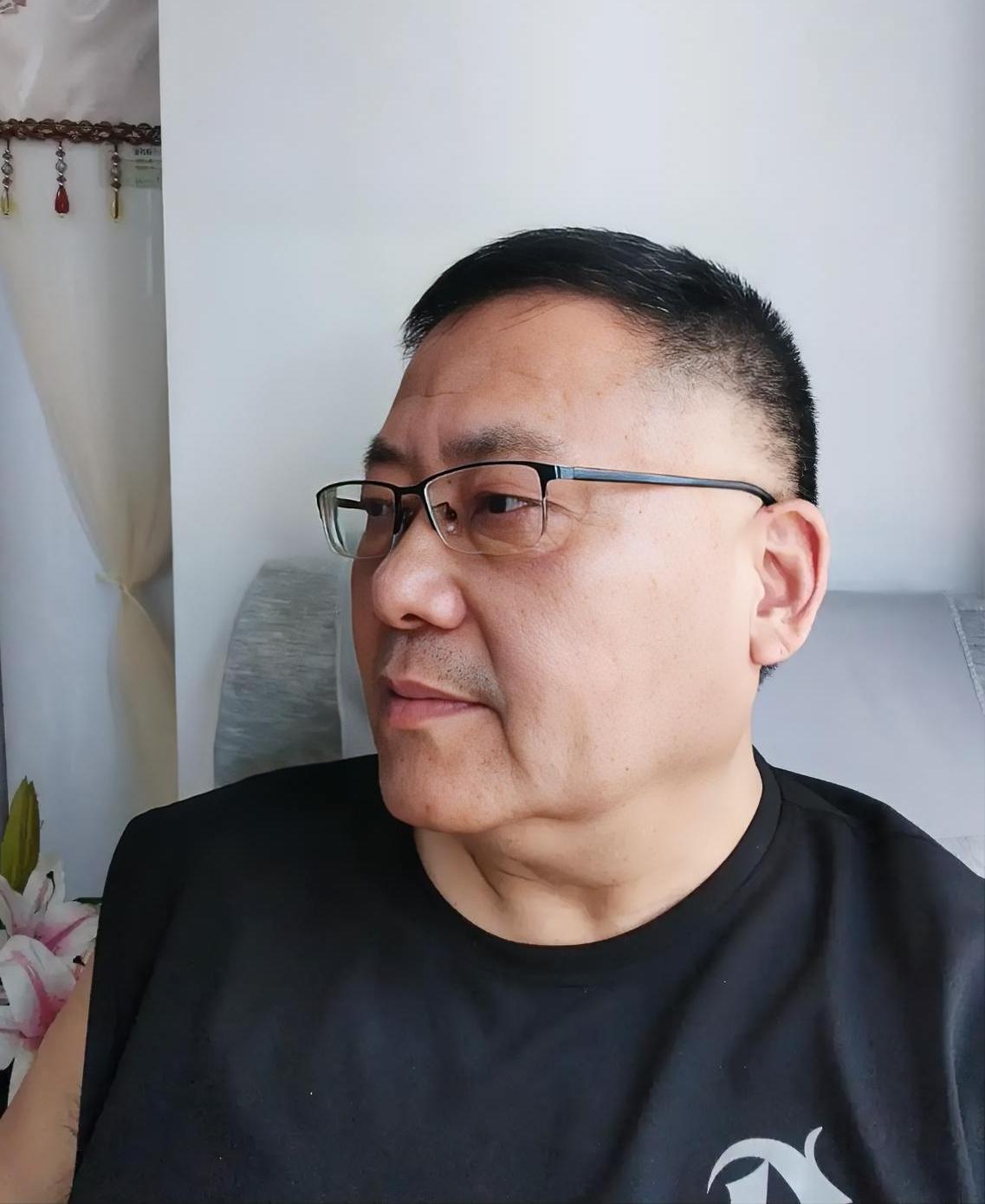 前段时间写了一篇小作文，就是谈准备与一个女子在咖啡馆约会的一件事。

于是，很多