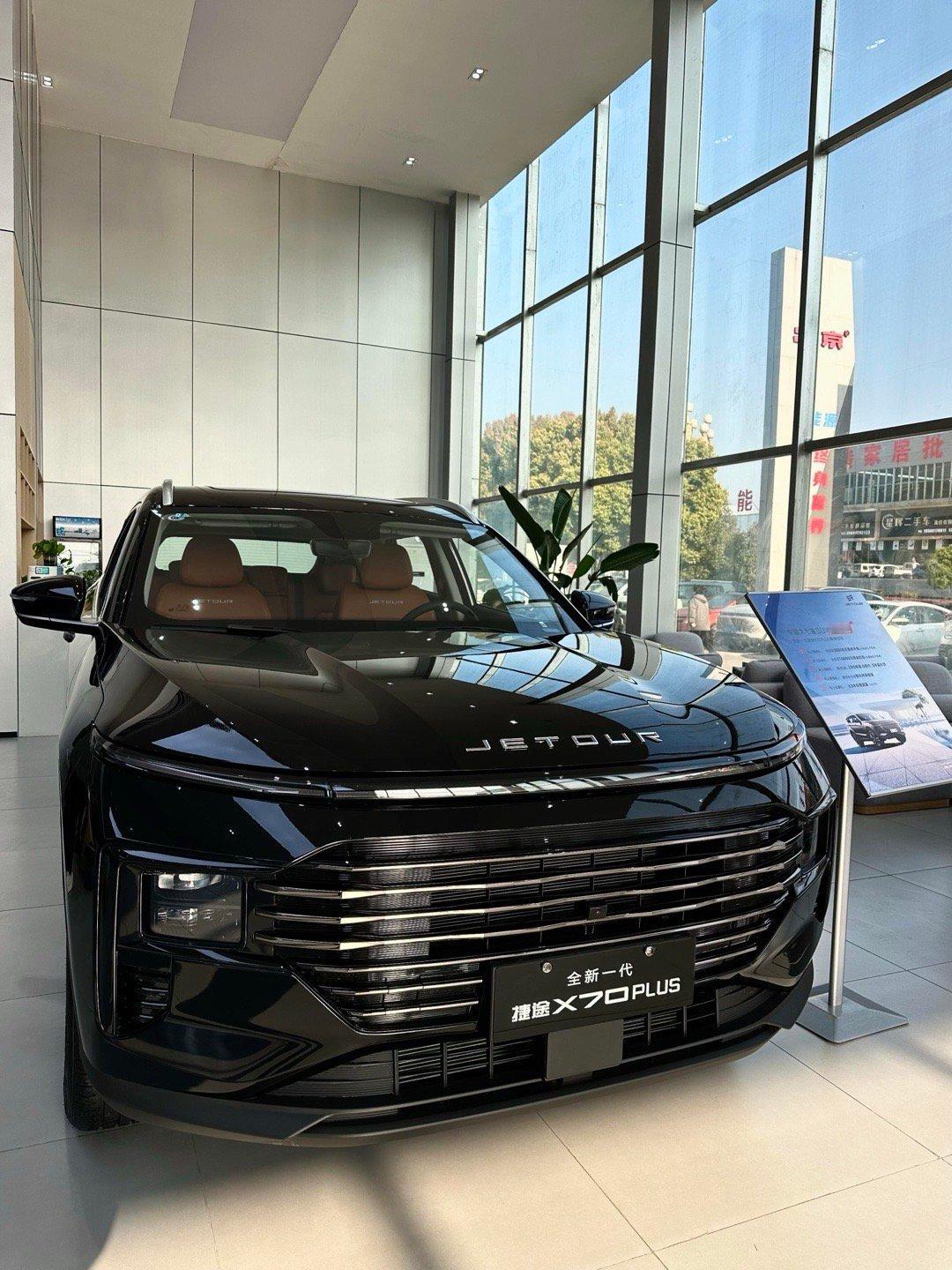 家人们，沈阳本地陪哥们去4S店试驾捷途X70 PLUS，本来以为就是老款换个壳，