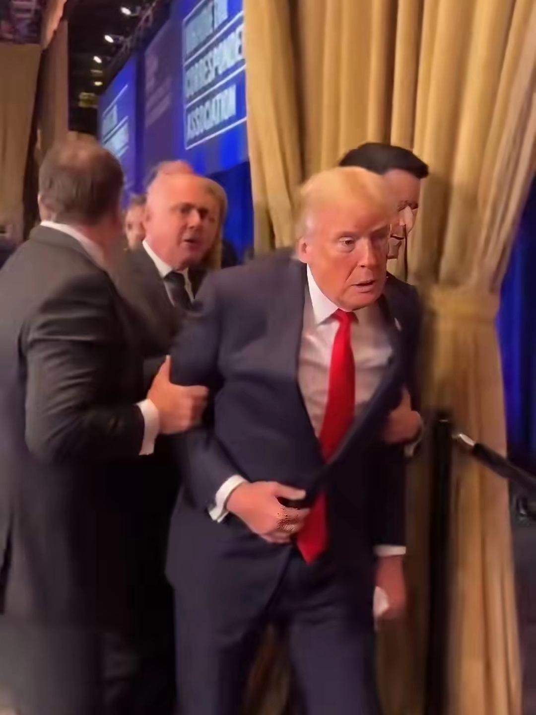 南海局势彻底变天，中国威武！大国底气一目了然！

特朗普这回是真慌了！根本不是遇