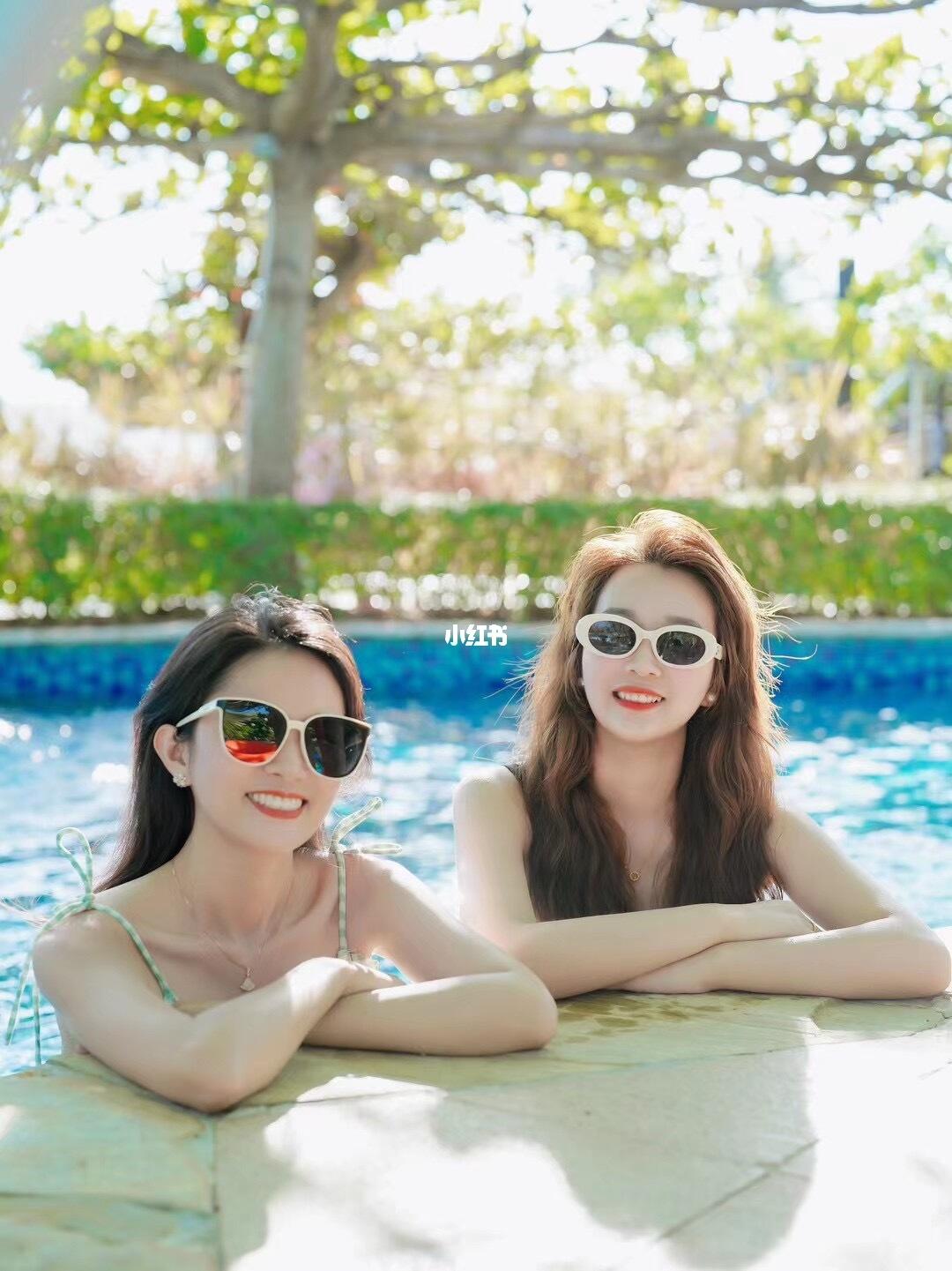 泳池边，和闺蜜的夏日限定☀️