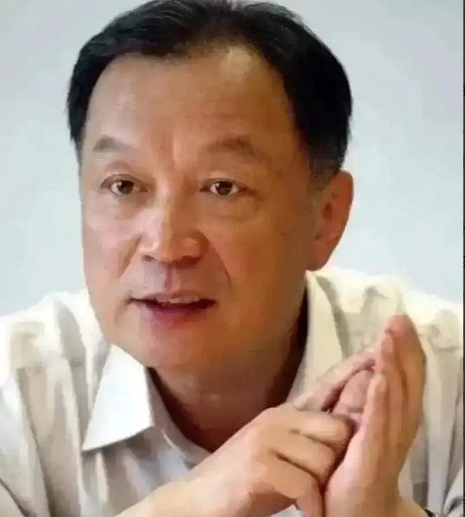 温铁军直言不讳：美国早已把中国的两层外衣狠狠撕掉，可直到今天，国内还有人执迷不悟