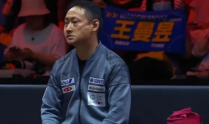 这次乒乓球亚锦赛最高兴的当是张本宇了，夫妻俩在国内本无建树，举家迁日之后，通过比