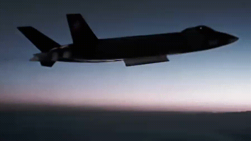 歼-20首飞15年之际，又公开了一款新式空空导弹，从画面看光杆没有弹翼，和现役P