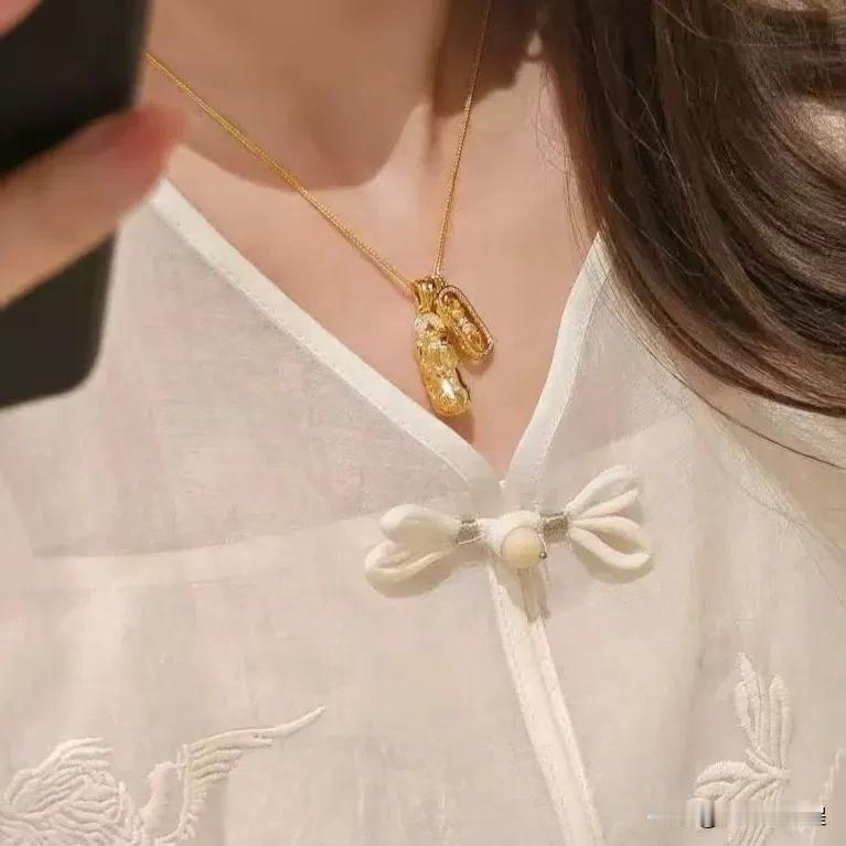 如果男人找一个不爱他的女人结婚，
那么这个女人一定不会在乎他，
只要女人不在乎男