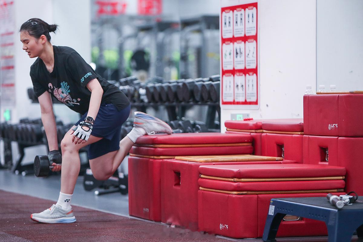 冲刺2026霍森斯汤尤杯 为团队而战！尤伯杯是见证她们成长与蜕变的舞台夯实自信来