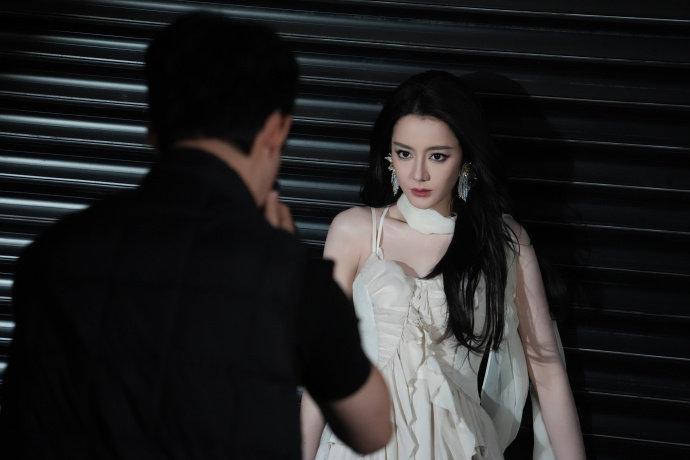 迪丽热巴偶遇现代版灵主大人偶遇现代版灵主大人迪丽热巴 偶遇现代版灵主大人迪丽热巴