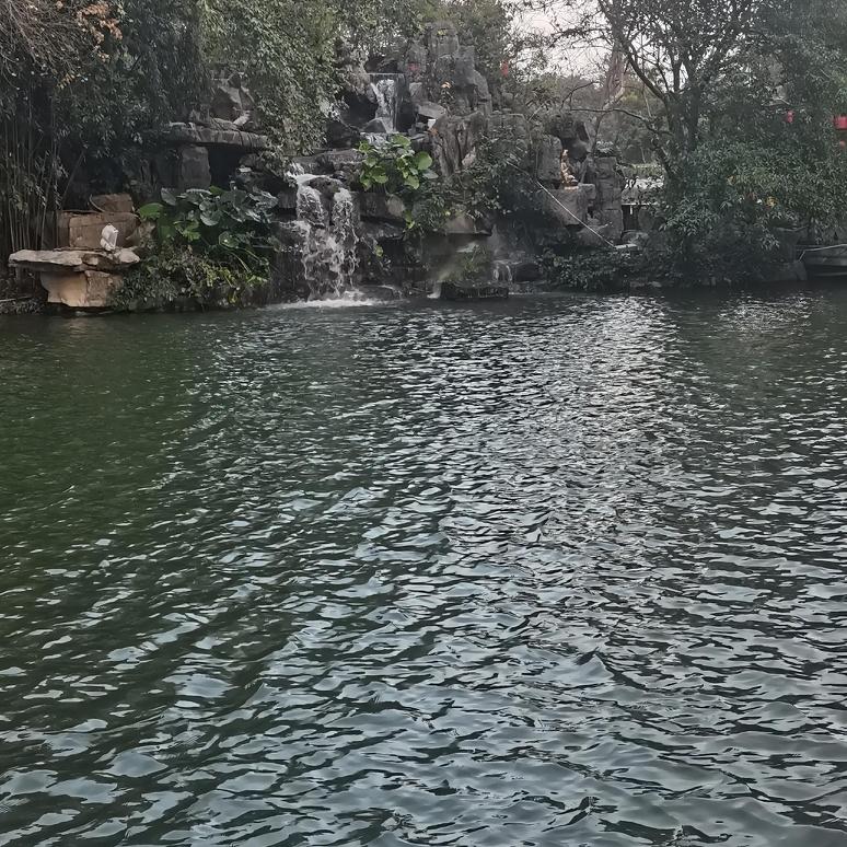上联：无名无利无烦恼
下联：有诗有酒有远方
[微风][微风][微风][微风][微
