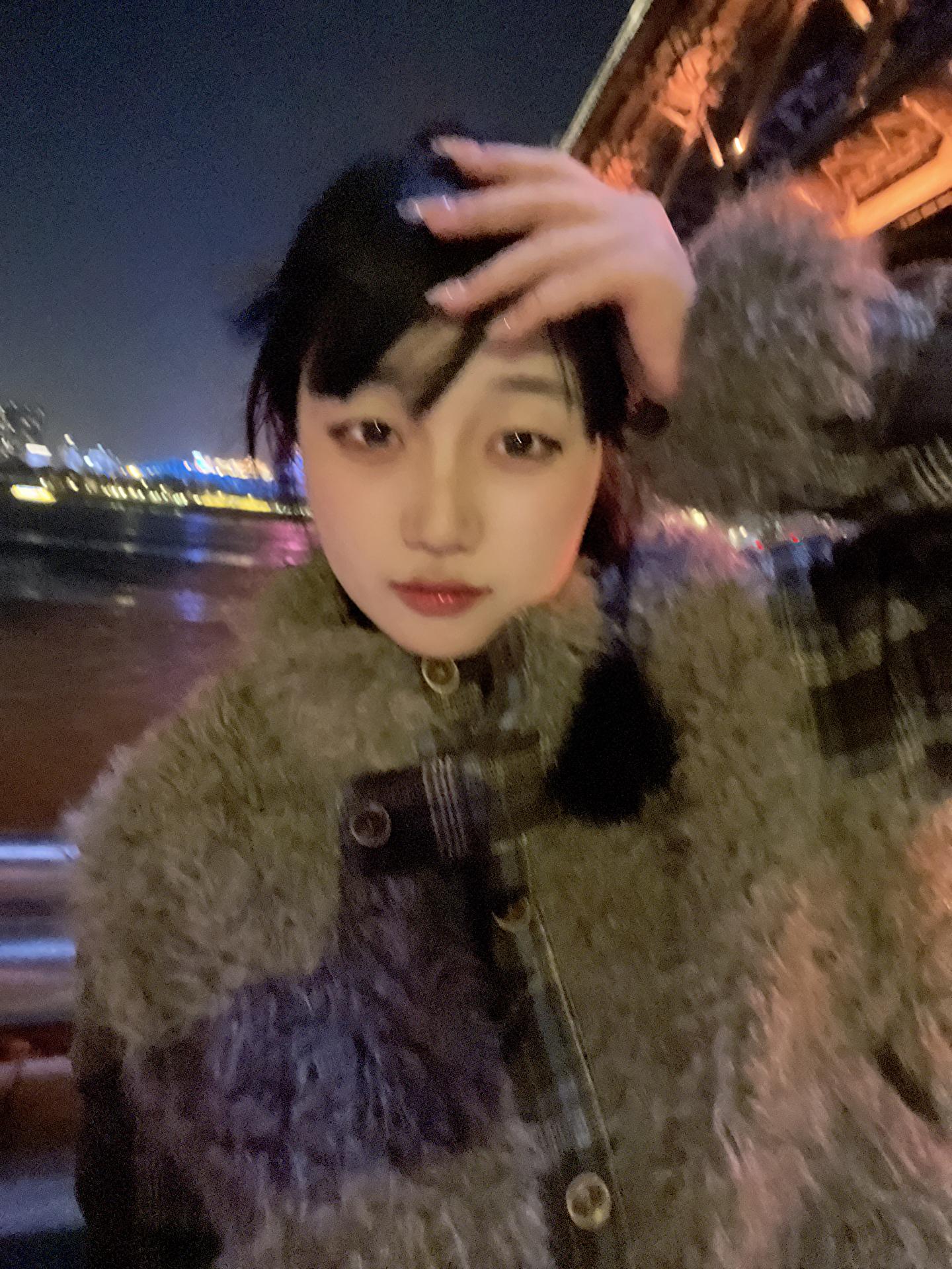 像大人一样工作 又像小孩一样生活