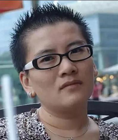 2005年，宁夏姑娘耿兰俊，做了国内首例“女变男”的手术，当男性器官被植入身体后