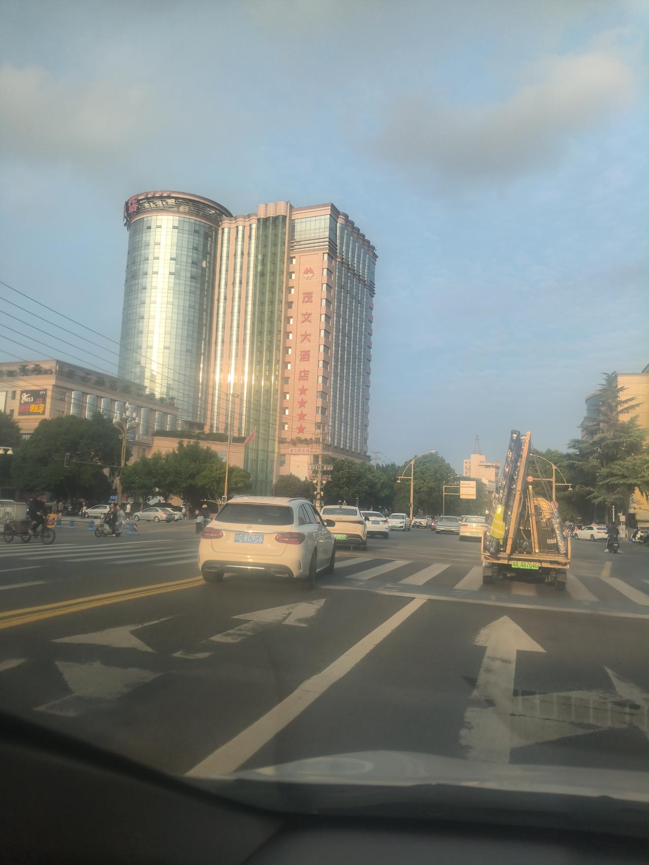 青白江茂文大酒店，搁以前是风光无限！很好奇现在新的酒店为什么不会标星级了，记得2