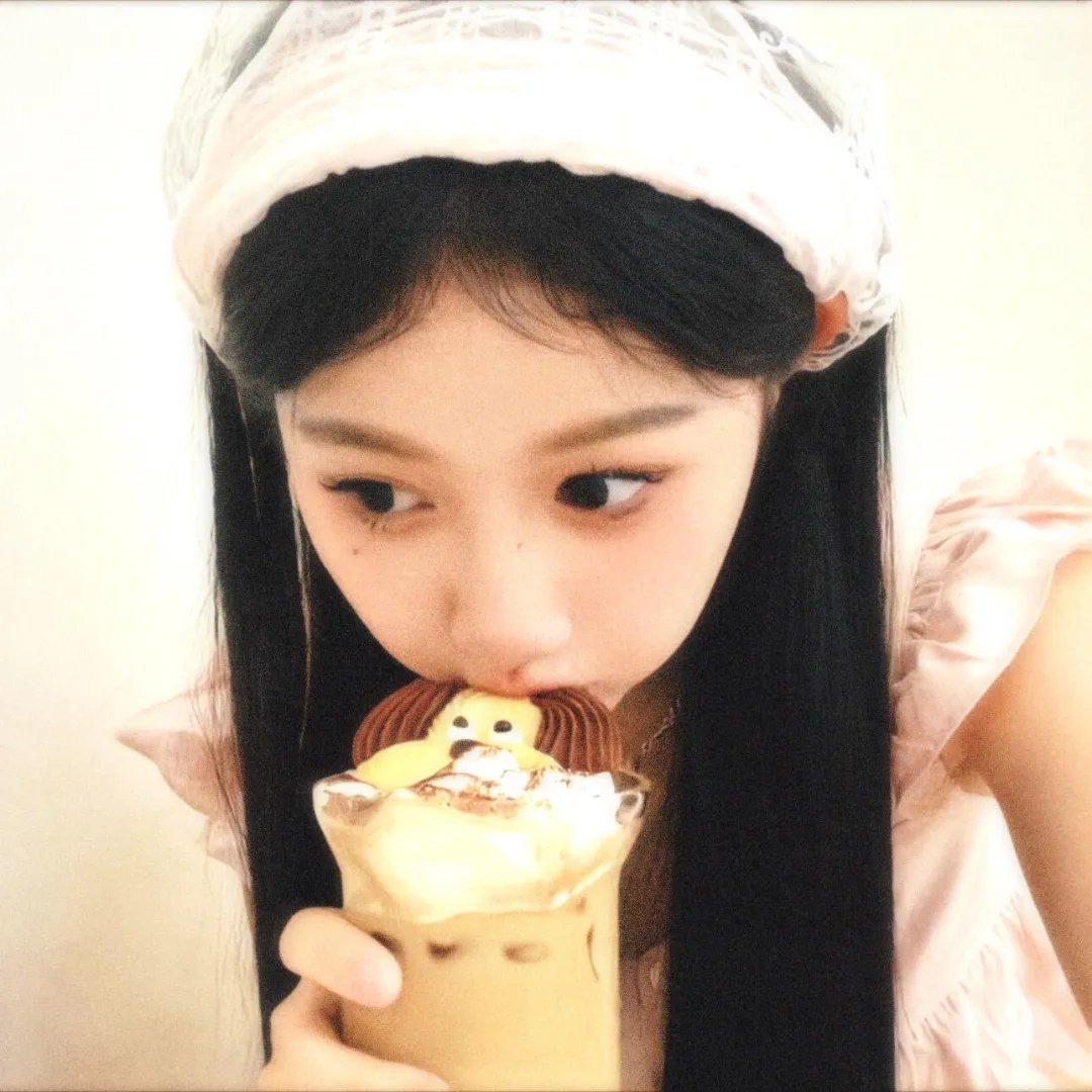 𝙒𝙚𝘾𝙝𝙖𝙩 | 女生头像搞怪/Ins / 发癫 / 女生头像 / 