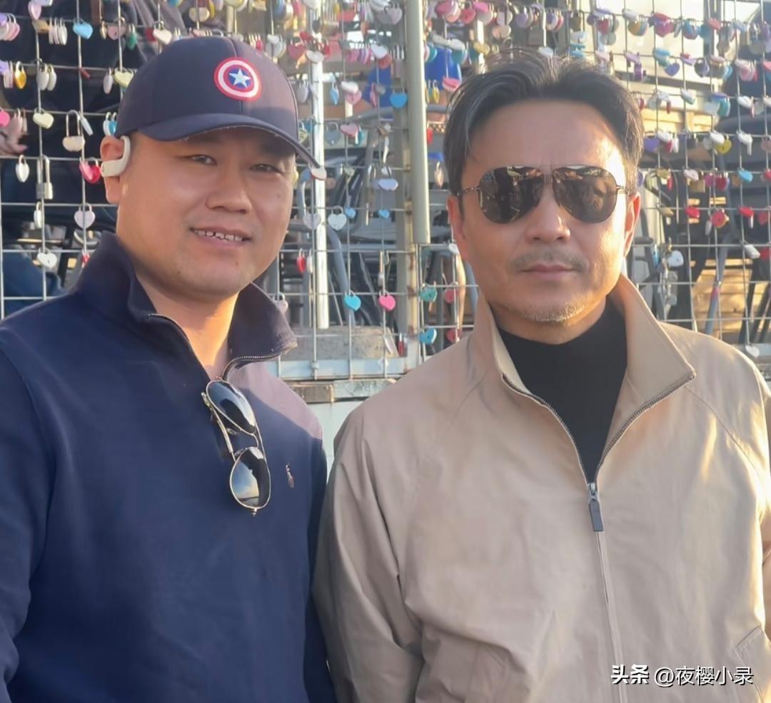 汪涵人到中年，反而活得更洒脱了，有网友在美国偶遇到了他，当天他打扮得非常的朴素，