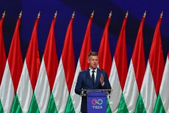 4月12日国会选举一结束，毛焦尔·彼得领导的蒂萨党直接赢了，还能拿到国会三分之二