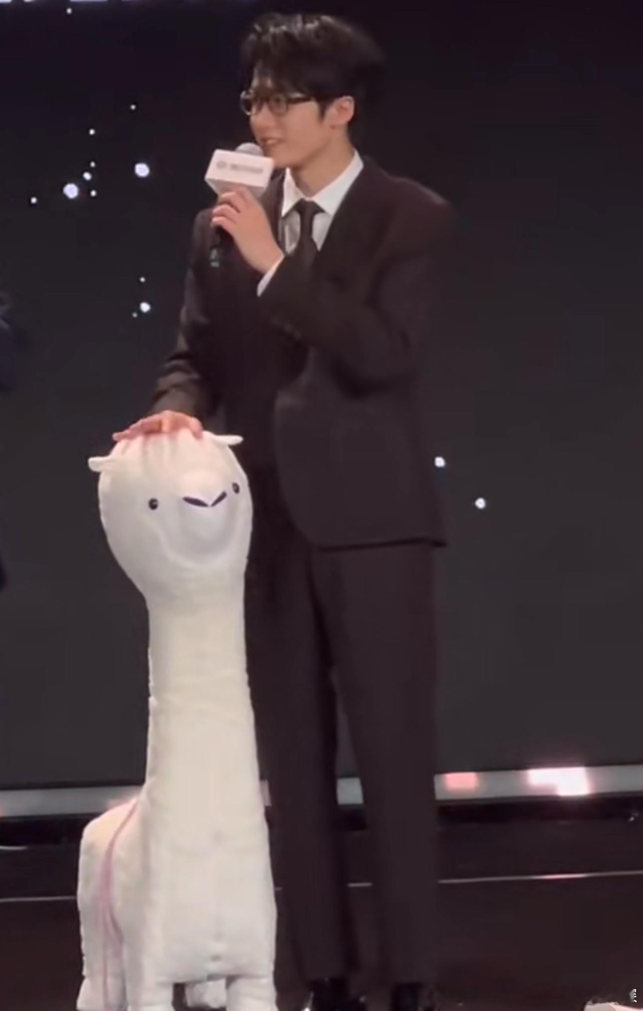 #长相思2还没来##檀健次谈和王弘毅二搭感受#檀健次谈和王弘毅二搭感受！一句嗯里