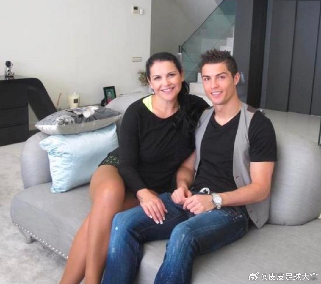 C罗姐姐再发声无解隔阂！C罗亲姐直言总裁难返国家队，与热苏斯心结难以解开C罗姐姐