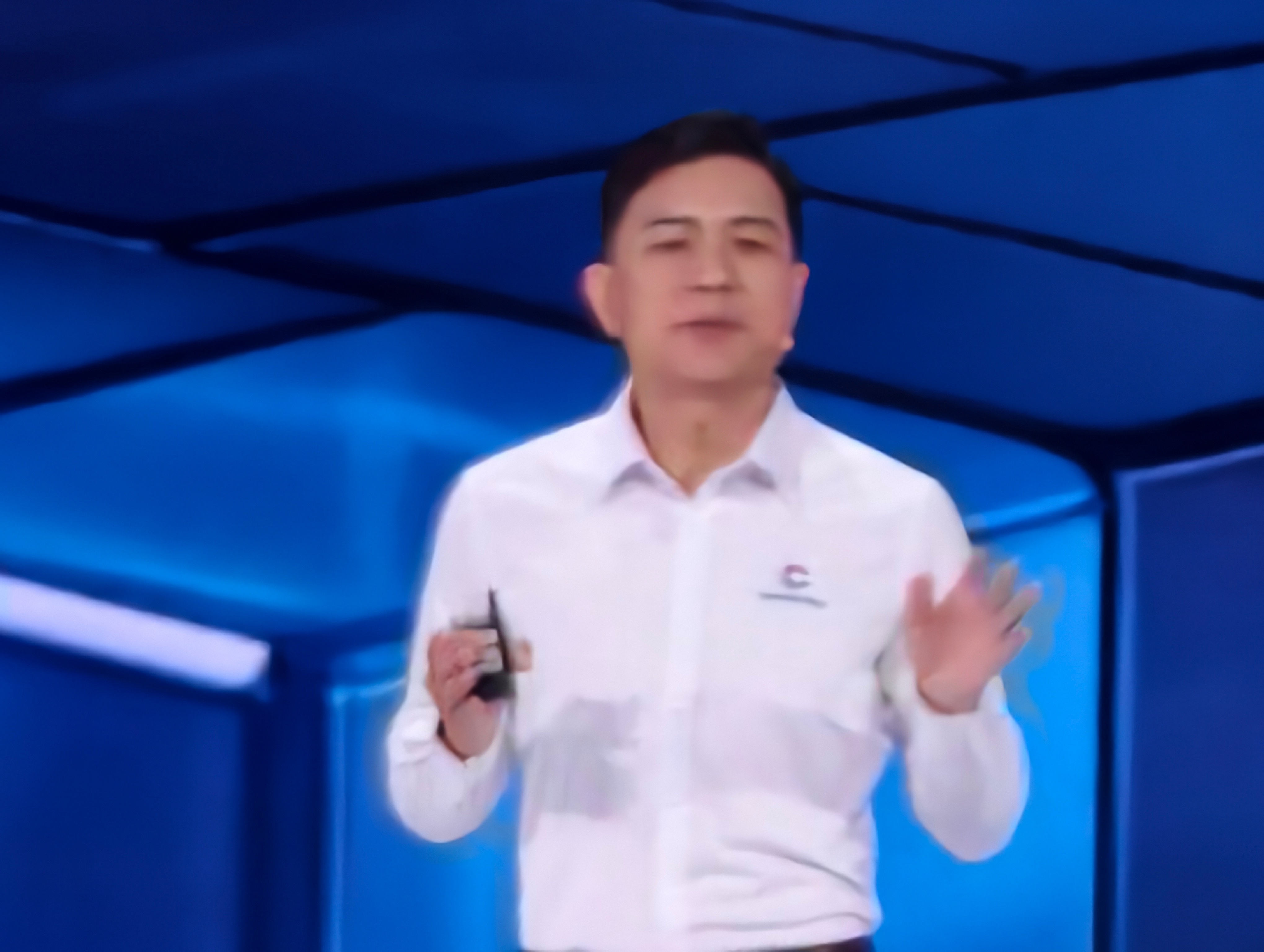 在北京参加百度ai开发者大会。大家看看我这手机拍照功能怎么样？图一是真实距离，很