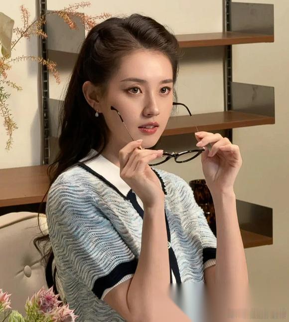 白玉兰奖首次增设年度优秀微短剧。 最大赢家应该就是郭宇欣了。 获奖名单中有六部作