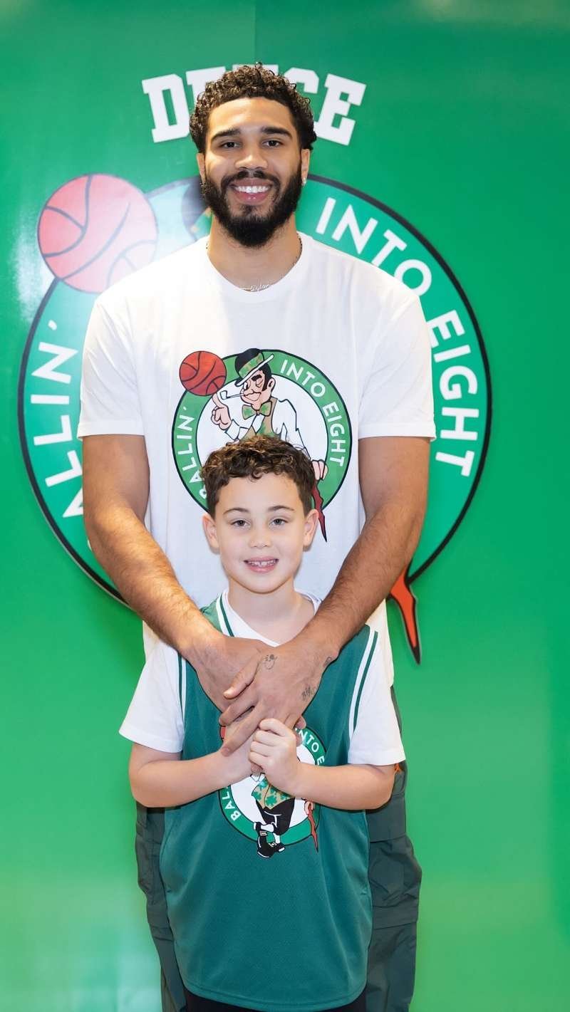 凯尔特人图库 各种形态下的塔图姆。赛场之外，也是潮男一枚，过不了多久，大家伙又要