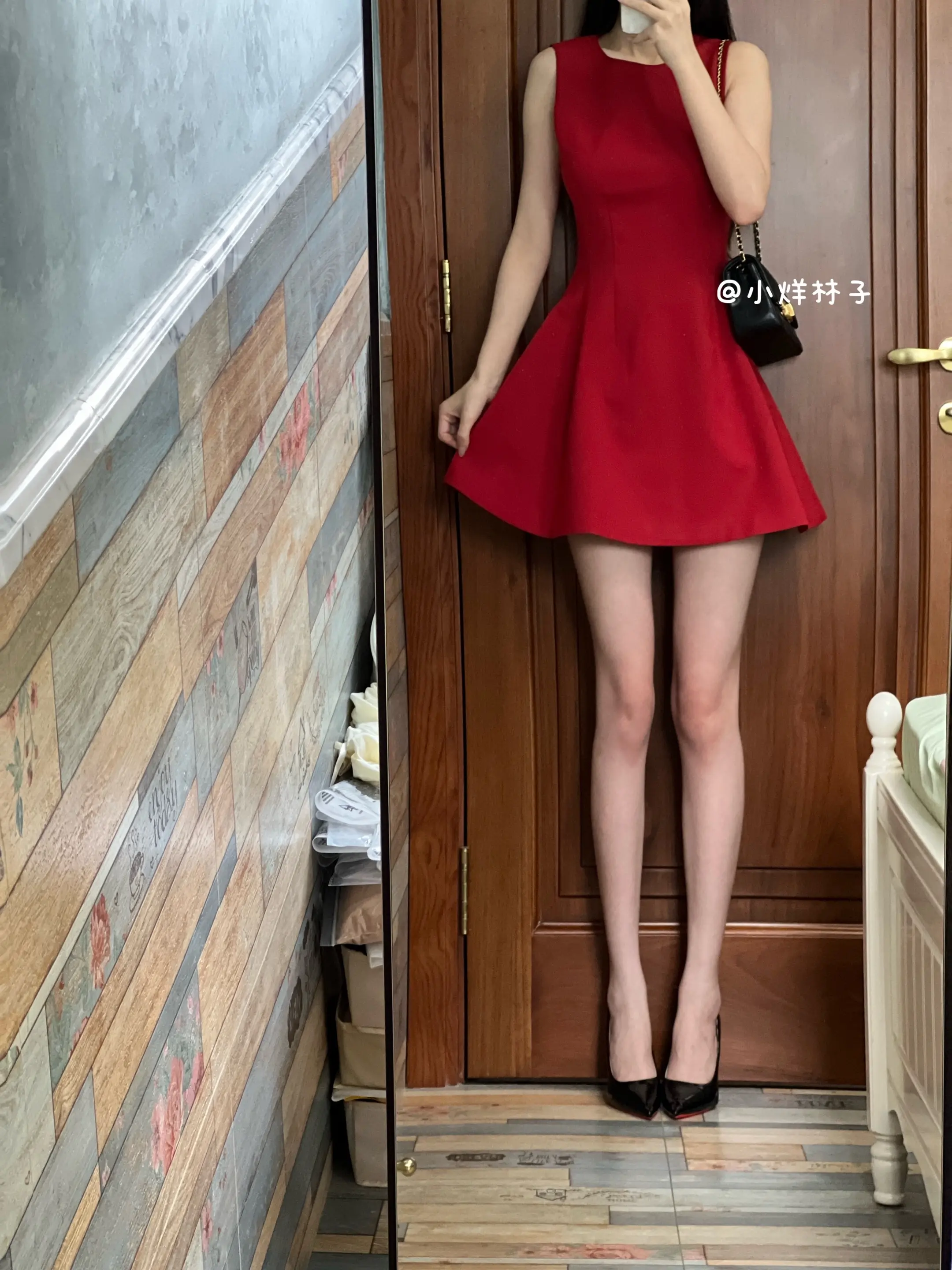 红裙真的太显气质了🥹。绝美收腰真的很出片！而且红色超级显白！！！很适...