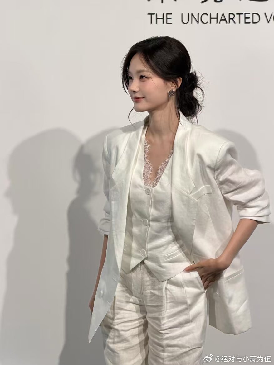 李一桐说自己肿成悲伤蛙 拍戏过敏眼睛红肿，李一桐还自嘲是悲伤蛙，心态也太可爱了！