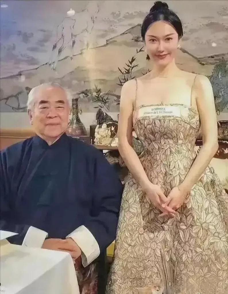 87岁范曾37岁娇妻徐萌：武大校花的豪门路
 
87岁书画大佬范曾和37岁老婆徐