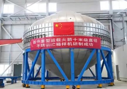会不会又被喷成“只造了个罐子”？在有些低能量人眼里，标准确是最高的。国产大飞机它