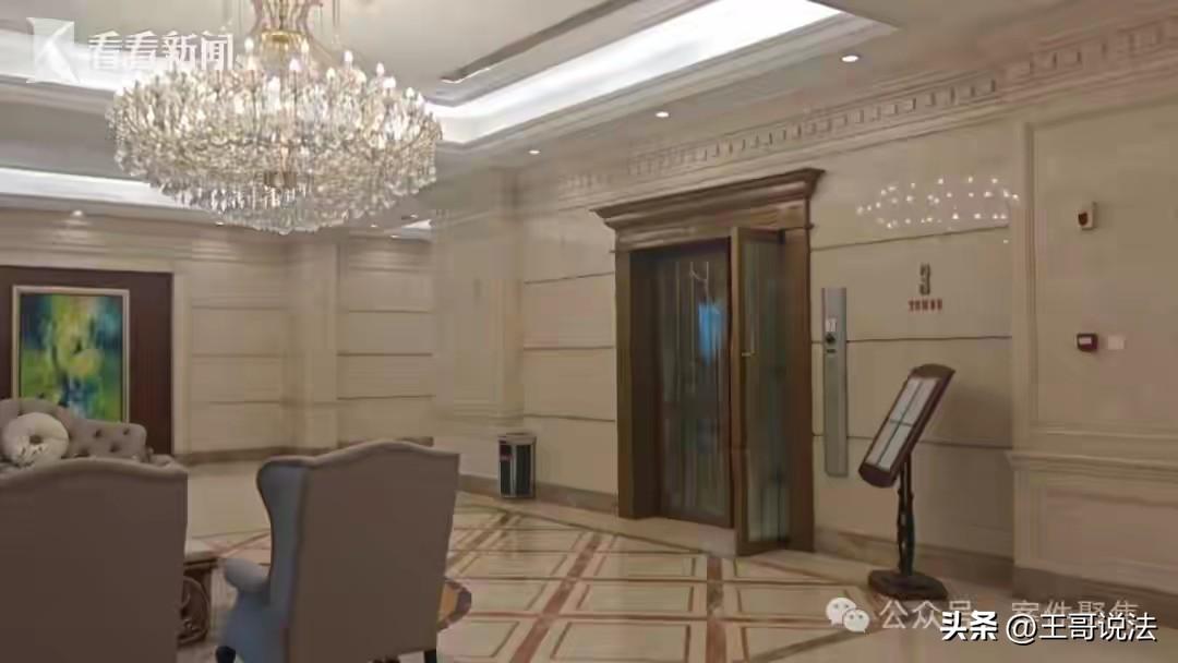 上海，一女子住高档小区，一梯一户，雇了保姆和司机，女子突然发现，40万的包不见了