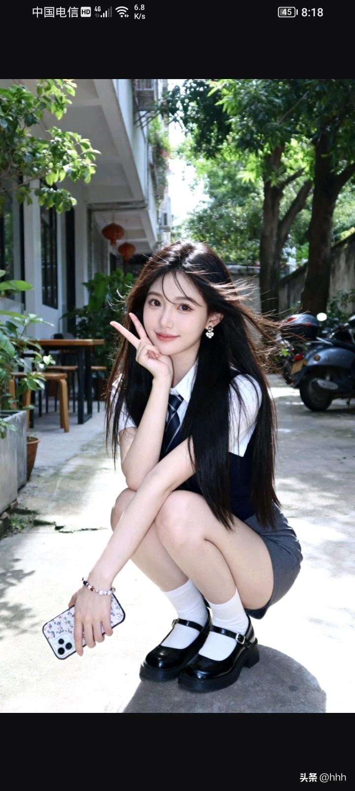 青丝拂面，笑语盈盈。