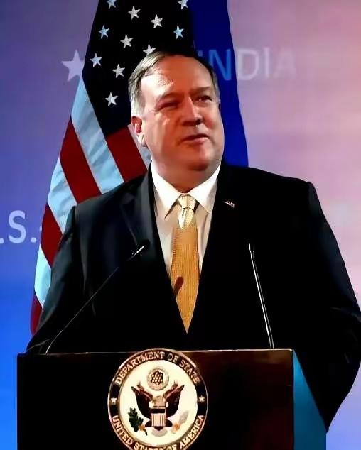 美国前国务卿蓬佩奥今天（4月21日）写道：“重返国务院参加本人官方肖像揭幕仪式，