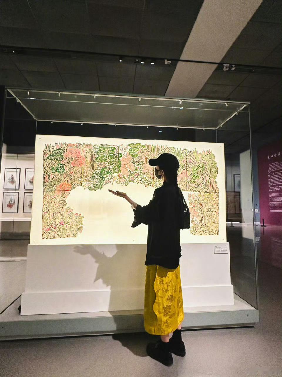 #杨幂新穿搭已卖断货#有一说一，这件衣服杨幂穿好看，但是，其他人穿未必好看，杨幂