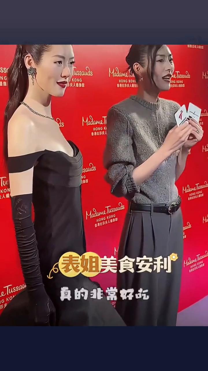 现在是北京时间22：13，姐也是吃宵夜的。我们刚刚从蜡像馆出来，期待明天的蜡像揭