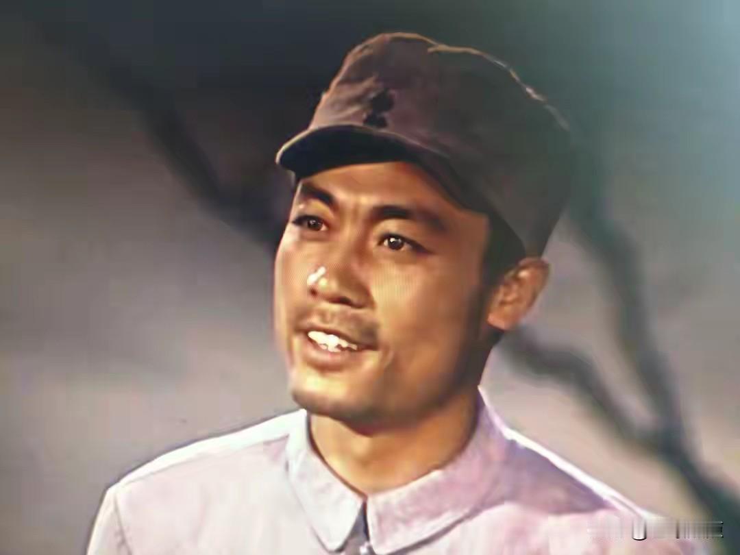 1978年，这位容貌英俊、气质硬朗的电影演员参演了八一厂的大制作《蒙根花》，然而
