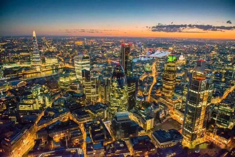 西方的繁荣到底是不是政治制度带来的？内行人带你解析真相：

1.制度就像电脑一样