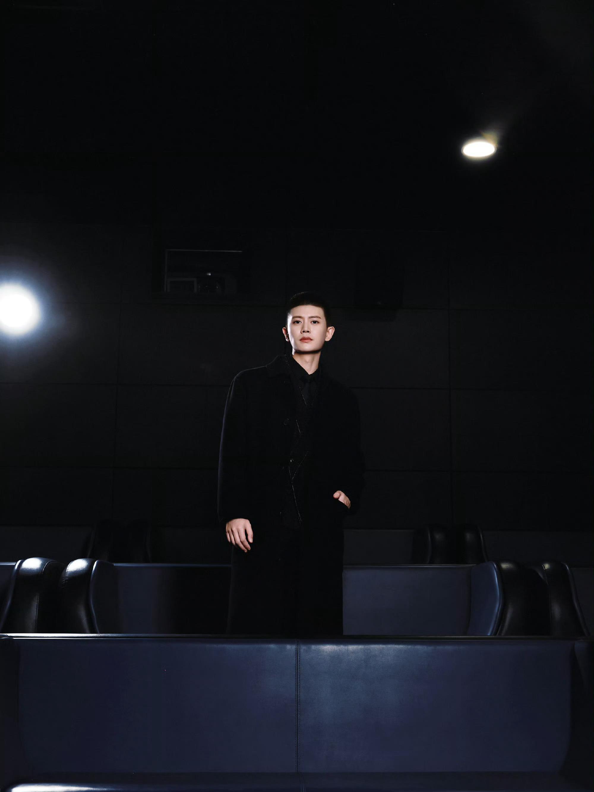 好喜欢大衣何贤任嘉伦，今晚继续看风与潮～ 