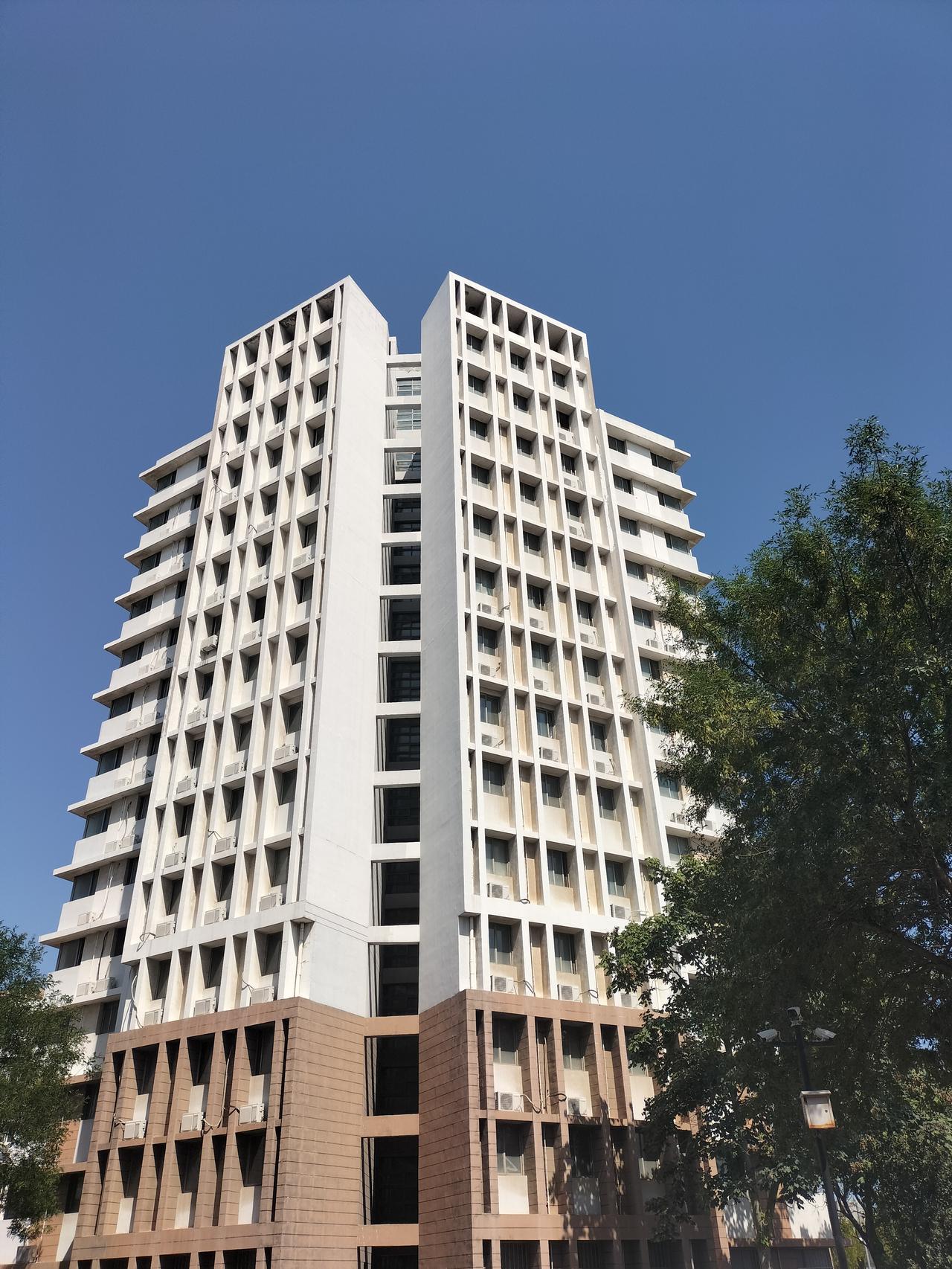 天津师范大学的研究生住宿的硕博楼，一间房住2个学生。这个住宿条件真好啊。刚才，我