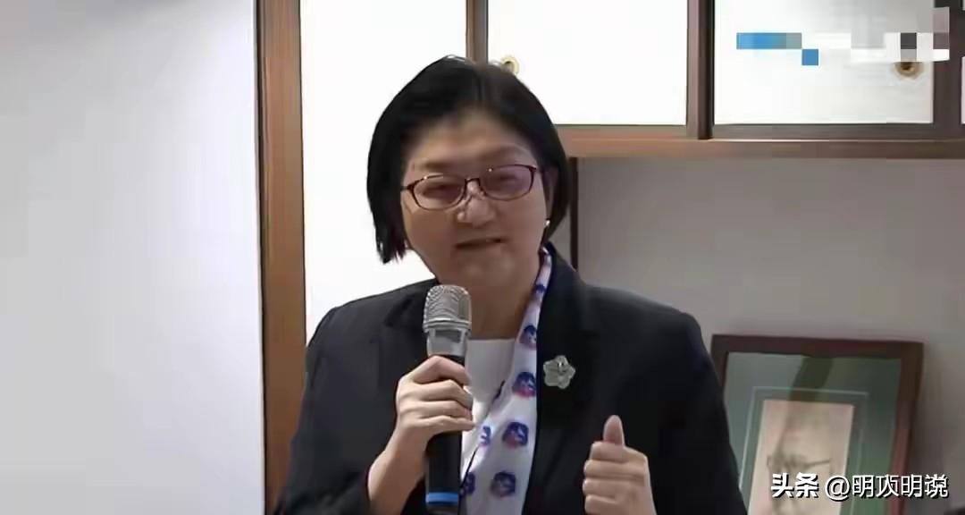 雷倩“四岛桥说”听着很好，可惜一现实就破！
 
明人明说，不绕弯子，今天直接讲透