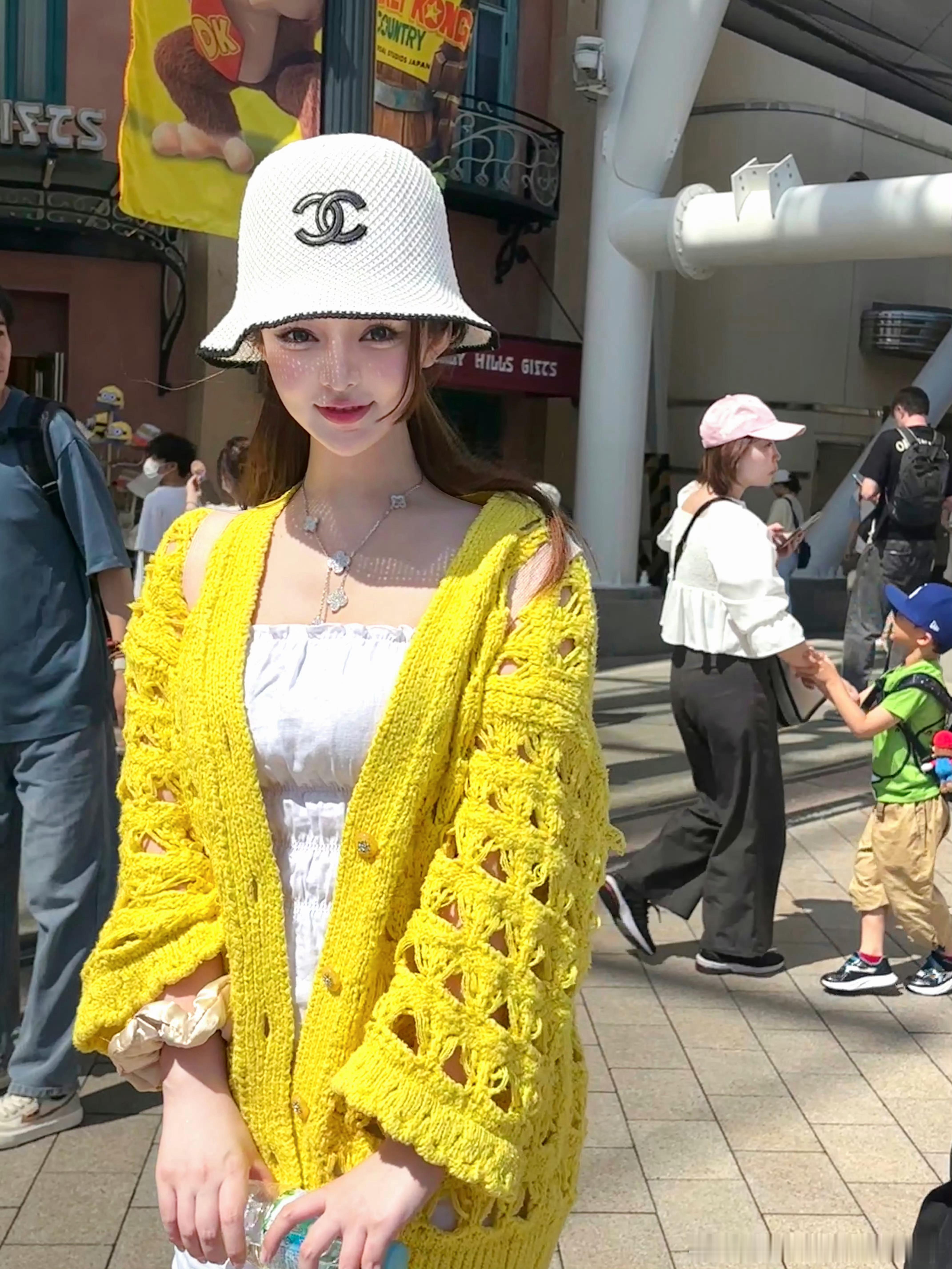 明明去年这个时候还在开开心心地玩