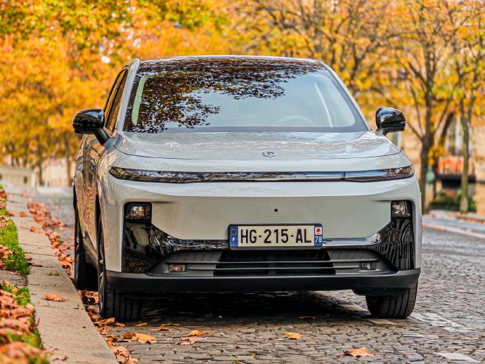 一台10万级的纯电SUV，凭什么能在欧洲卖得风生水起？
 
零跑B10的底气，源