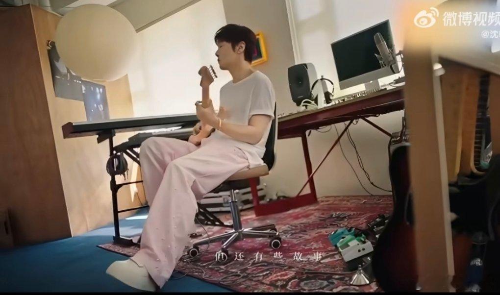 李荣浩40岁状态 40岁的李荣浩状态超能打！外形挺拔身姿飒爽，沉稳气质里满是魅力