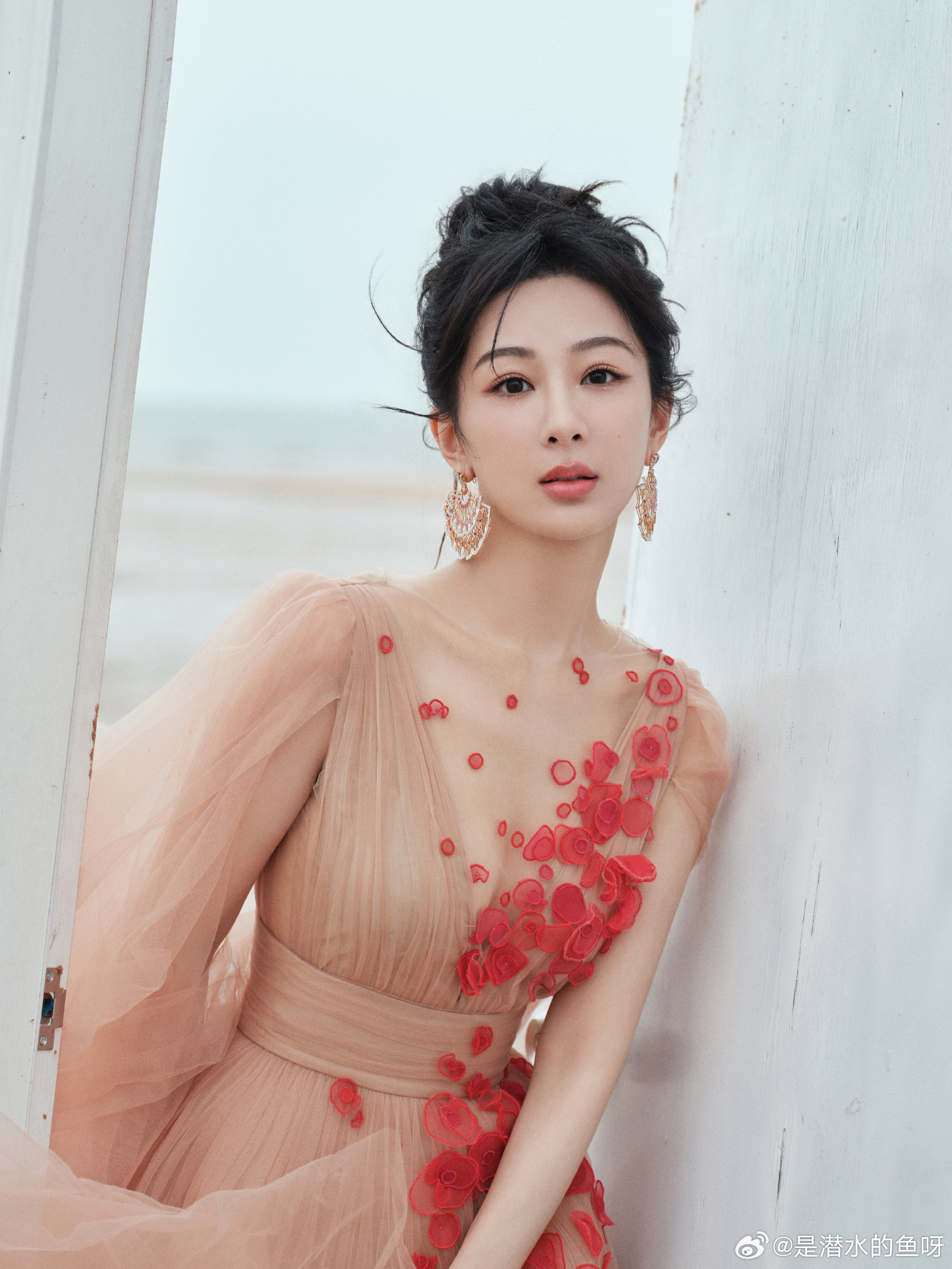 腾讯视频 天才不足以形容你的天分，努力无法概括出你的付出，为演绎角色而生的旎，永
